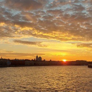 Всплакнула осень в Петербурге.
