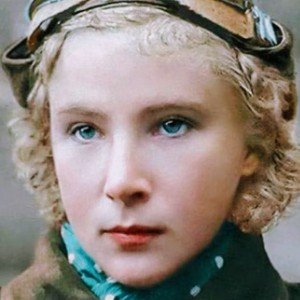 Королева неба ! (Посвящается лучшему пилоту истребителя Як-1 Лидии Литвяк! )