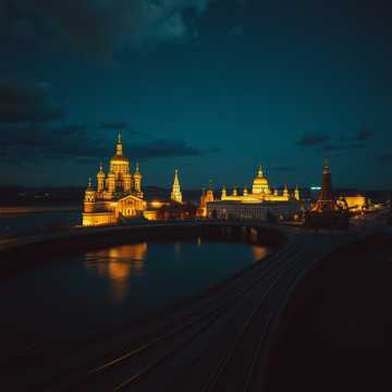 Горят в небе золотые купола