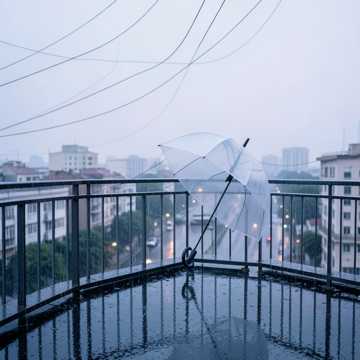 Лень куда-то выходить.